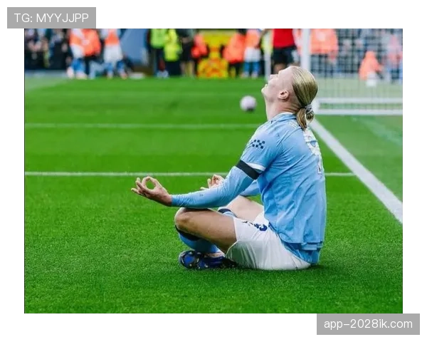 哈兰德背身持球的战术价值与技术局限解析