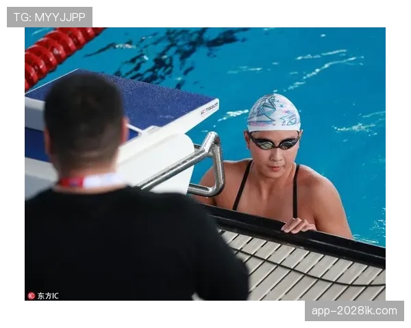 李冰洁训练完喝蛋白粉像喝奶茶，这自律谁顶得住