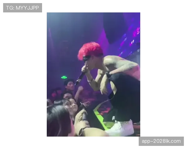 萨卡这训练完直接去夜店蹦迪的穿搭，是真不怕教练查岗啊？